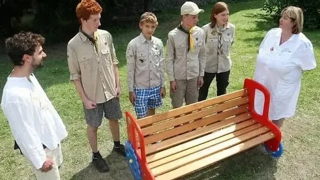 Fotografie lavičky: Lavička u Dětské nemocnice Brno