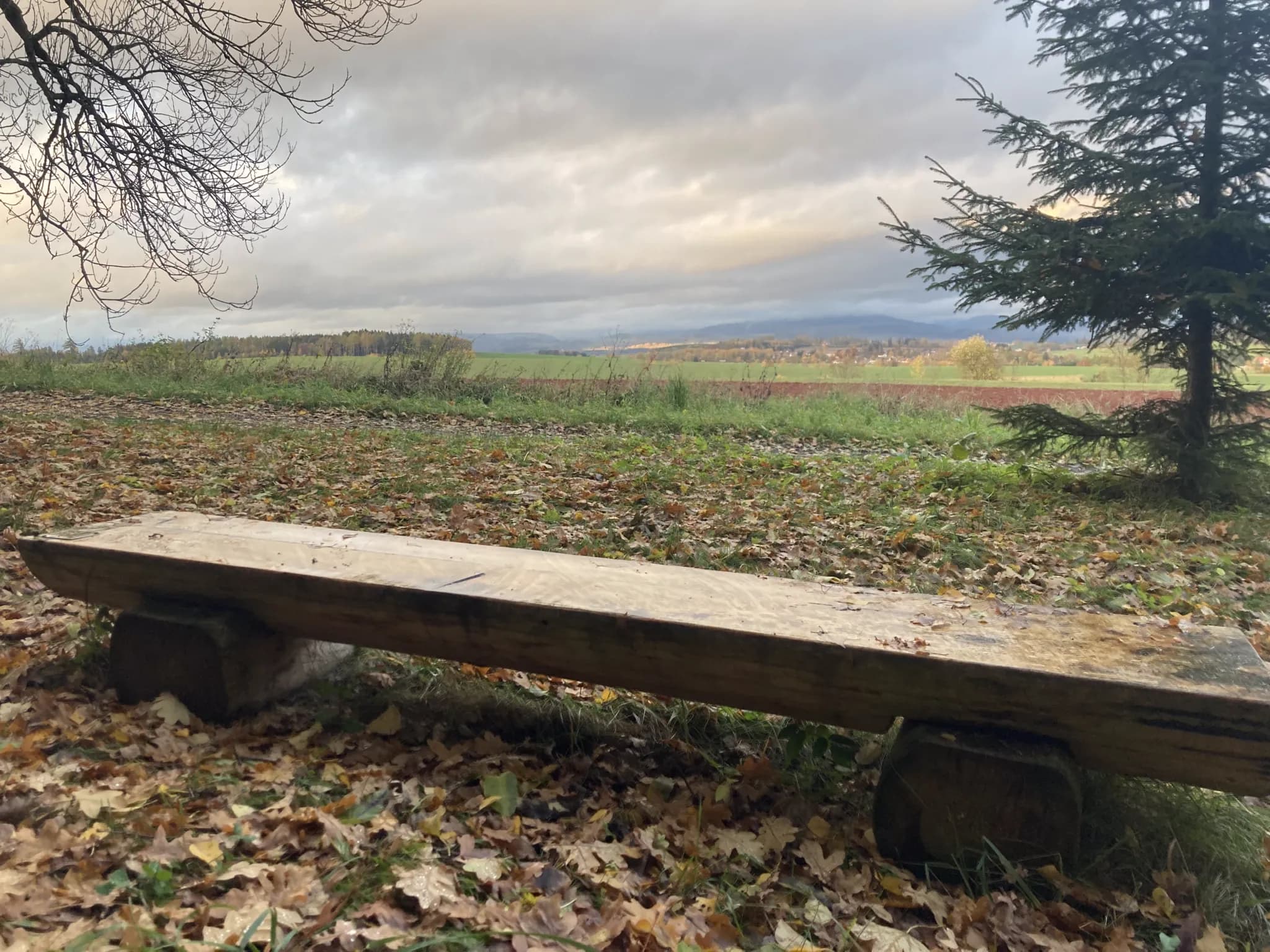 Fotografie lavičky: U Totemu